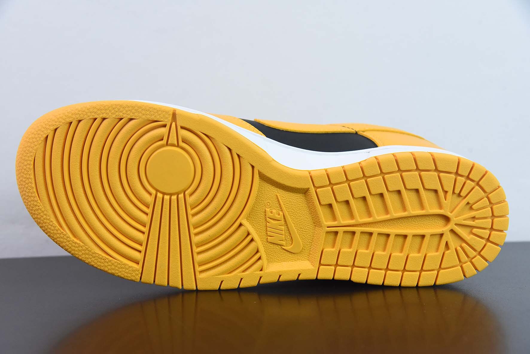 Dunk Low Championship Goldenrod - Image 3