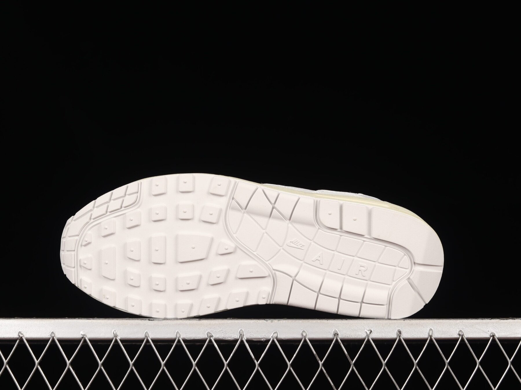 Air Max 1 Patta Waves White - Image 15