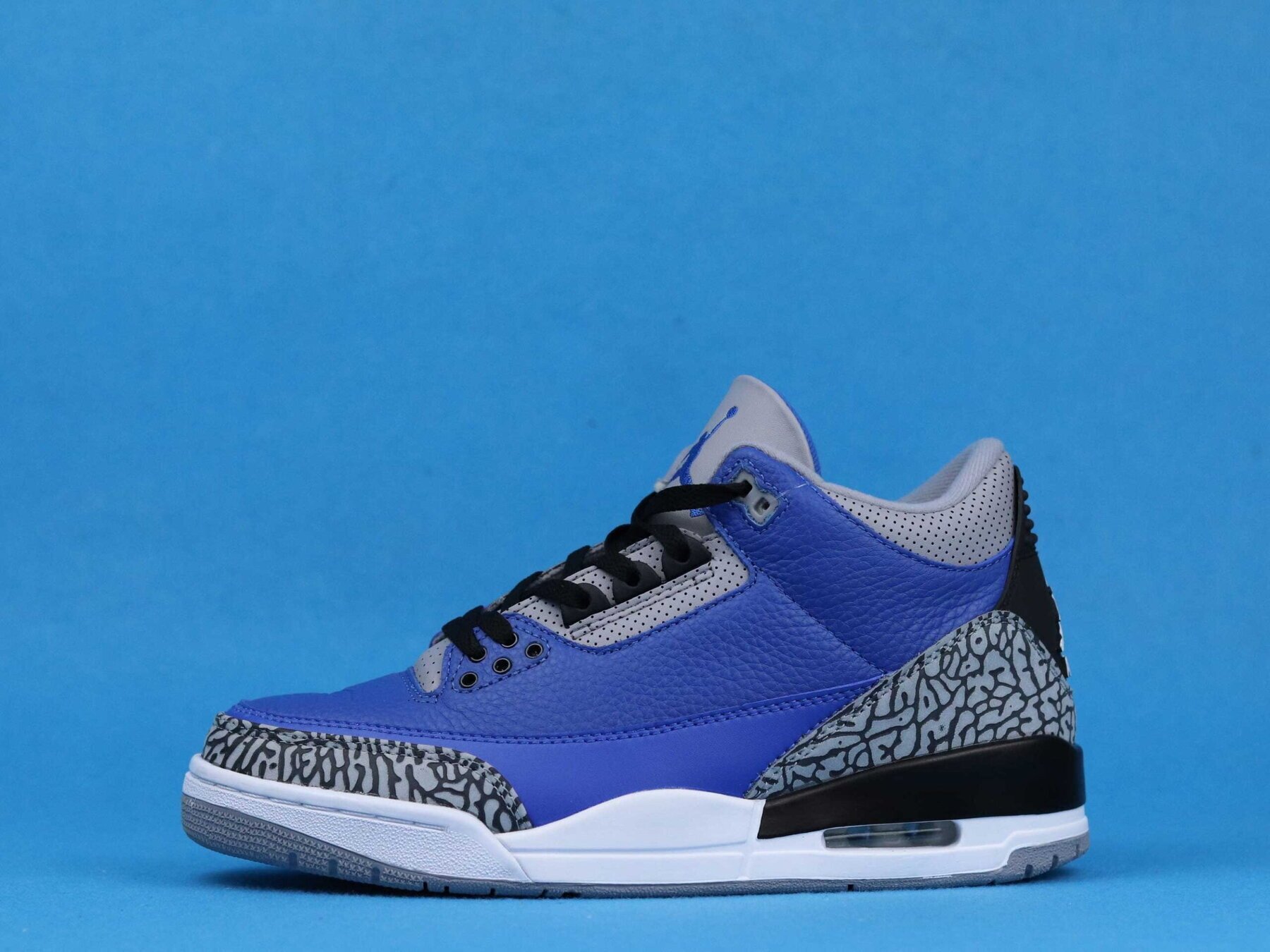 AJ3 Retro Varsity Royal Cement - Image 3