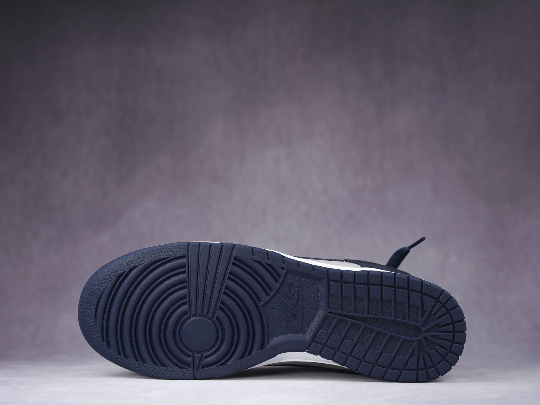 Dunk Low Georgetown - Image 8
