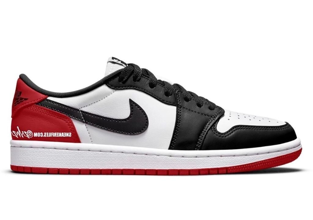 AJ1 Low OG “Black Toe”