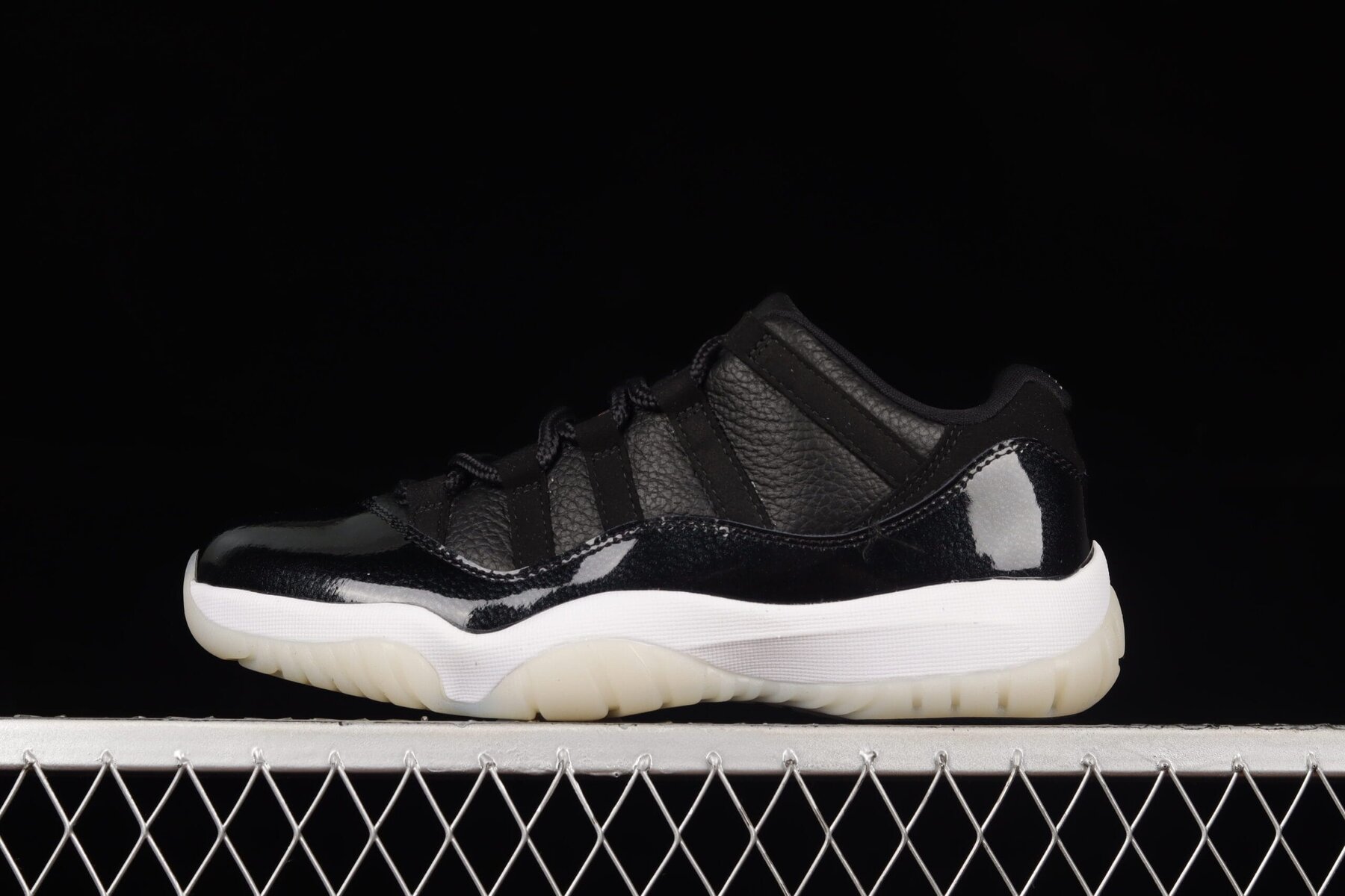 AJ11 Retro Low 72-10, Black/White/Sail/Gym Red - Image 2