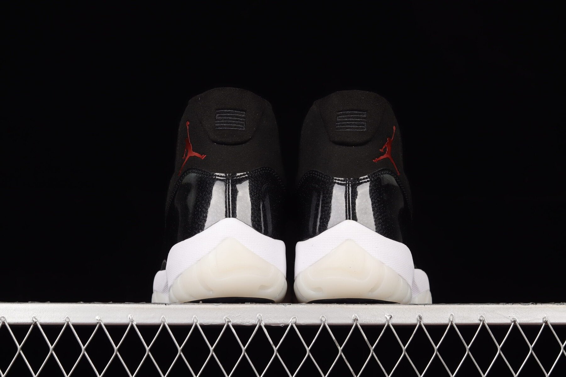 AJ11 Retro 72-10, Black/Gym Red-White-Anthracite - Image 9