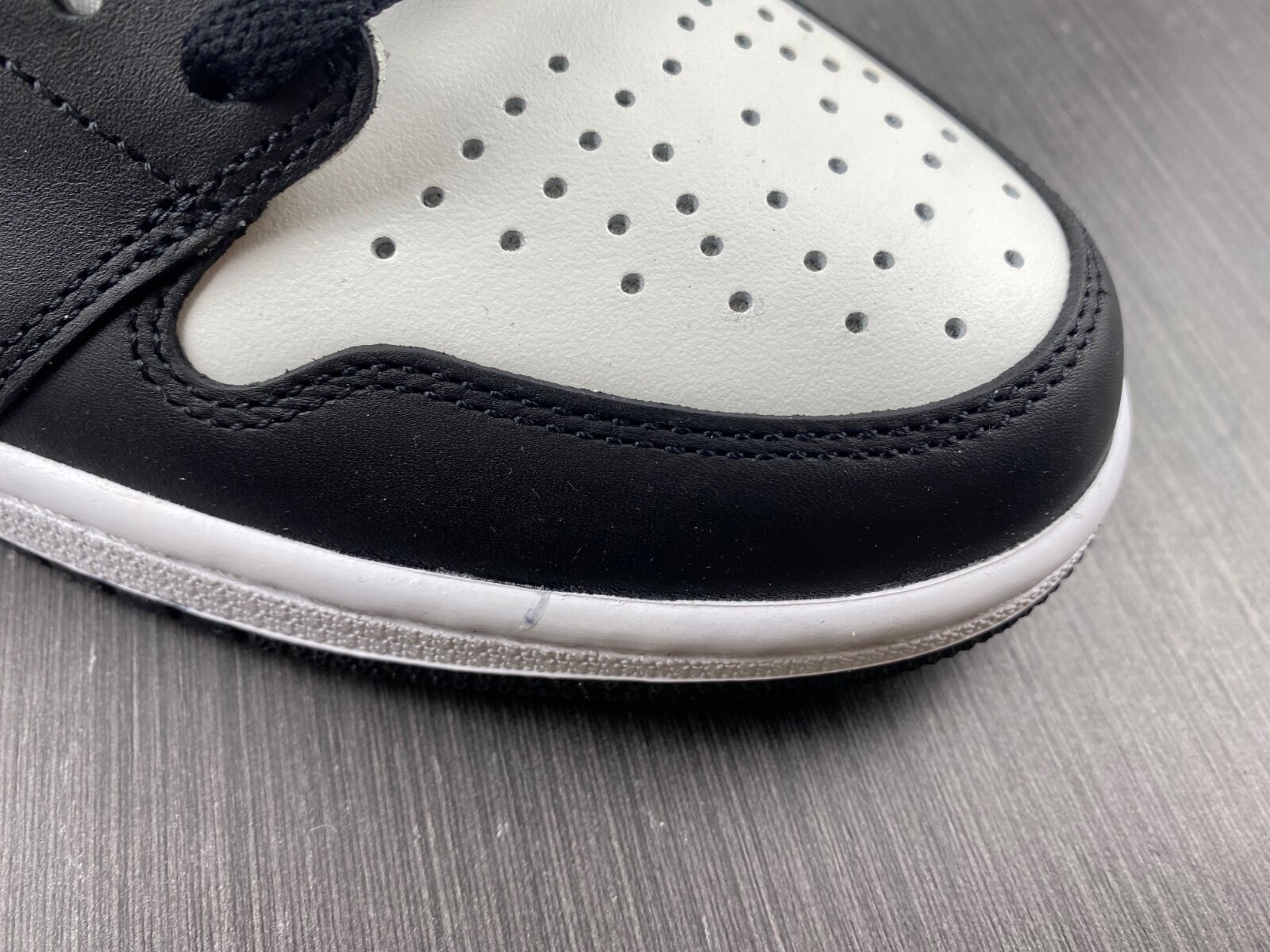 AJ1 Retro High '85 OG 'Black White' - Image 12