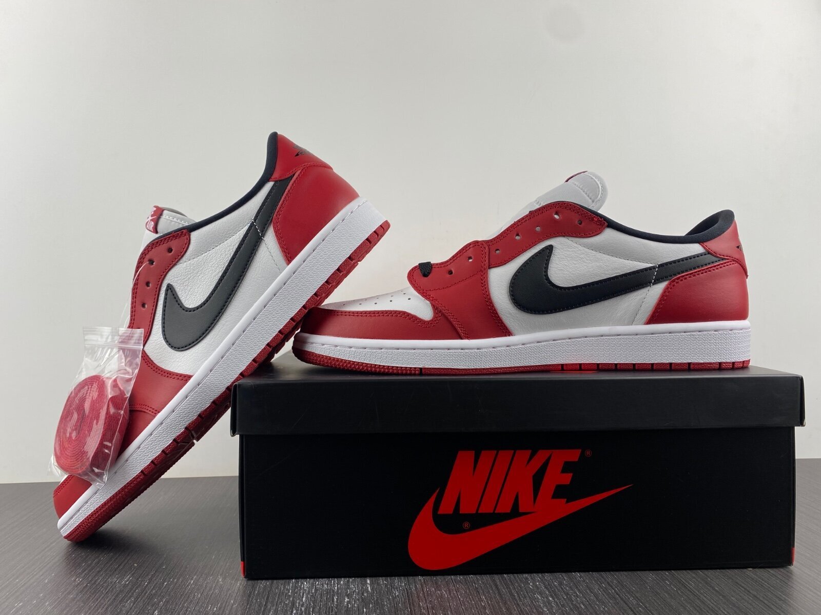 AJ1 Retro Low Chicago (2016) - Image 5