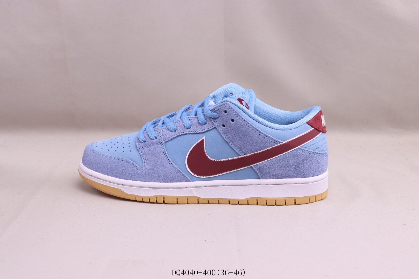 SB Dunk Low Philadelphia Phillies - Image 4