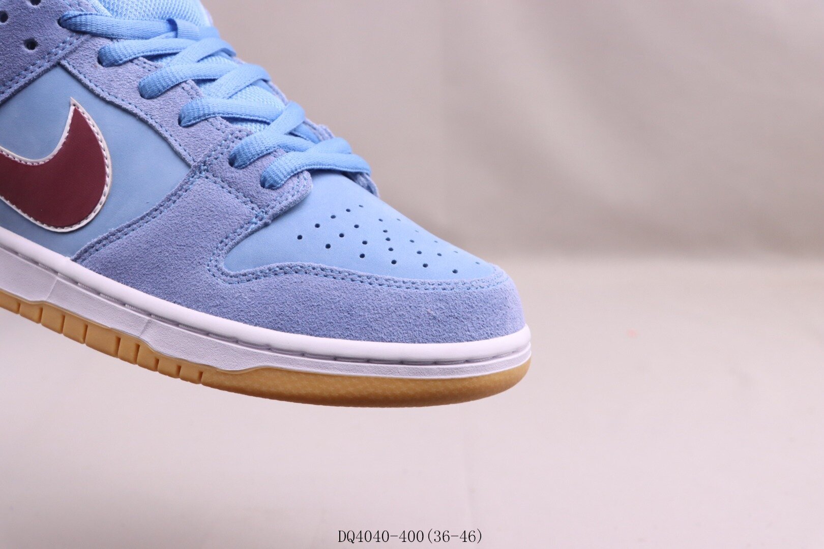 SB Dunk Low Philadelphia Phillies - Image 5