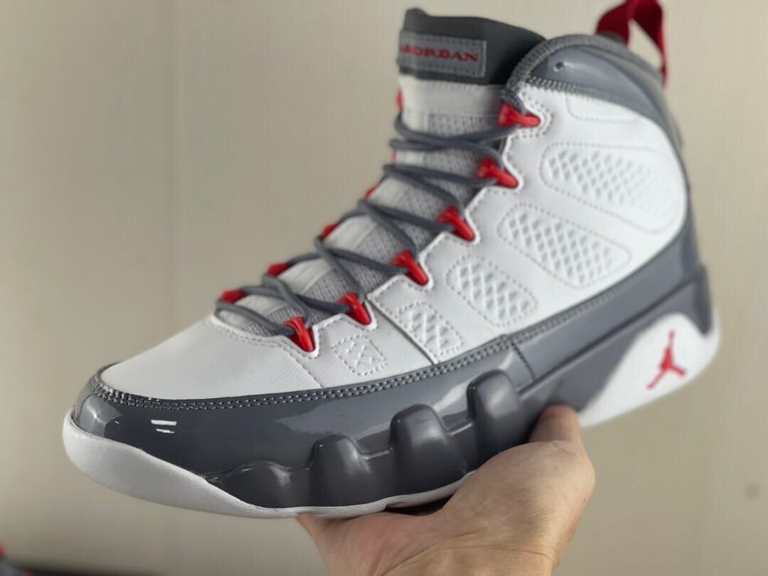 AJ9 Retro Fire Red - Image 9