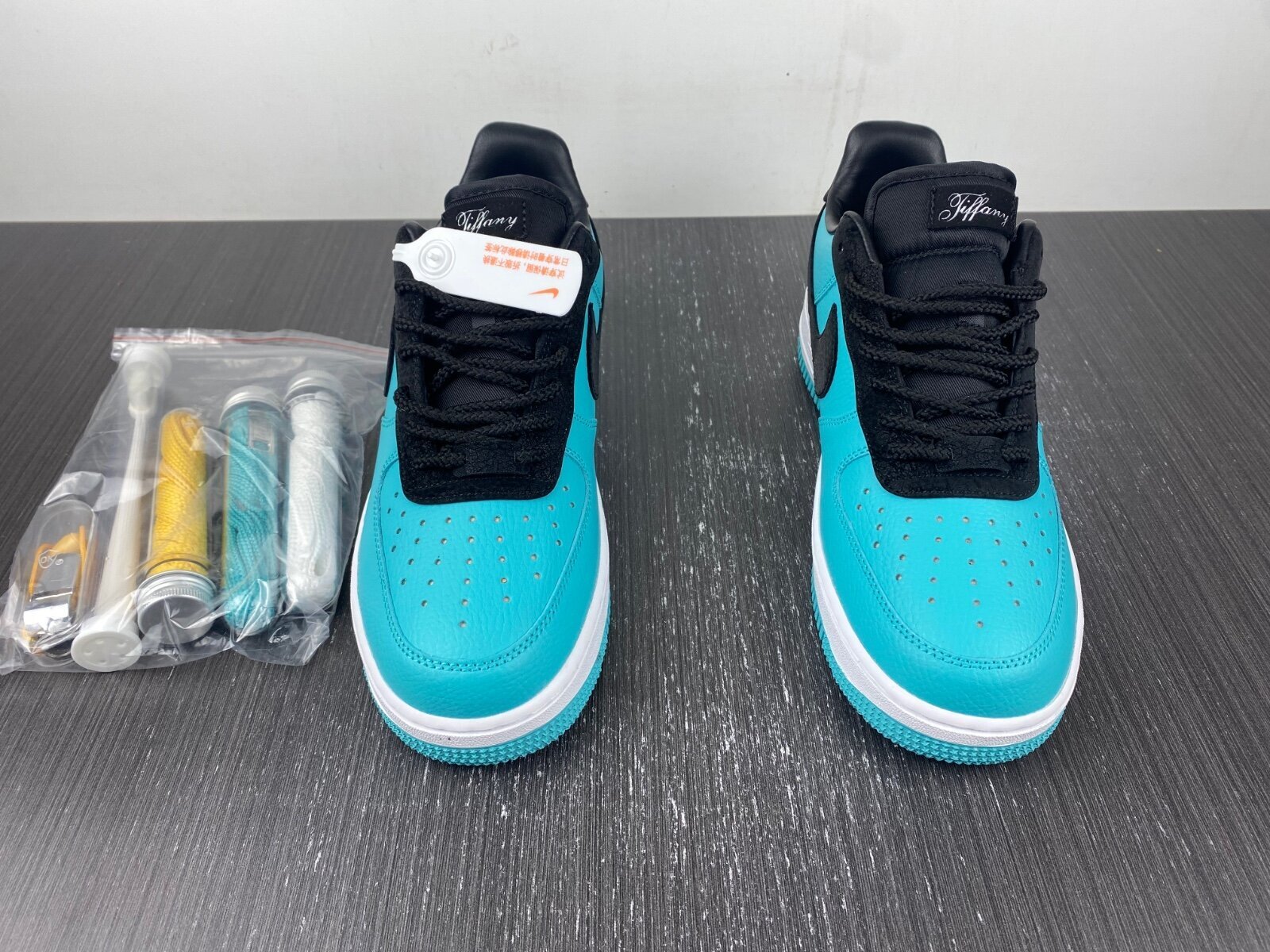 Tiffany & Co. x Air Force 1 Friends and Family - Image 13
