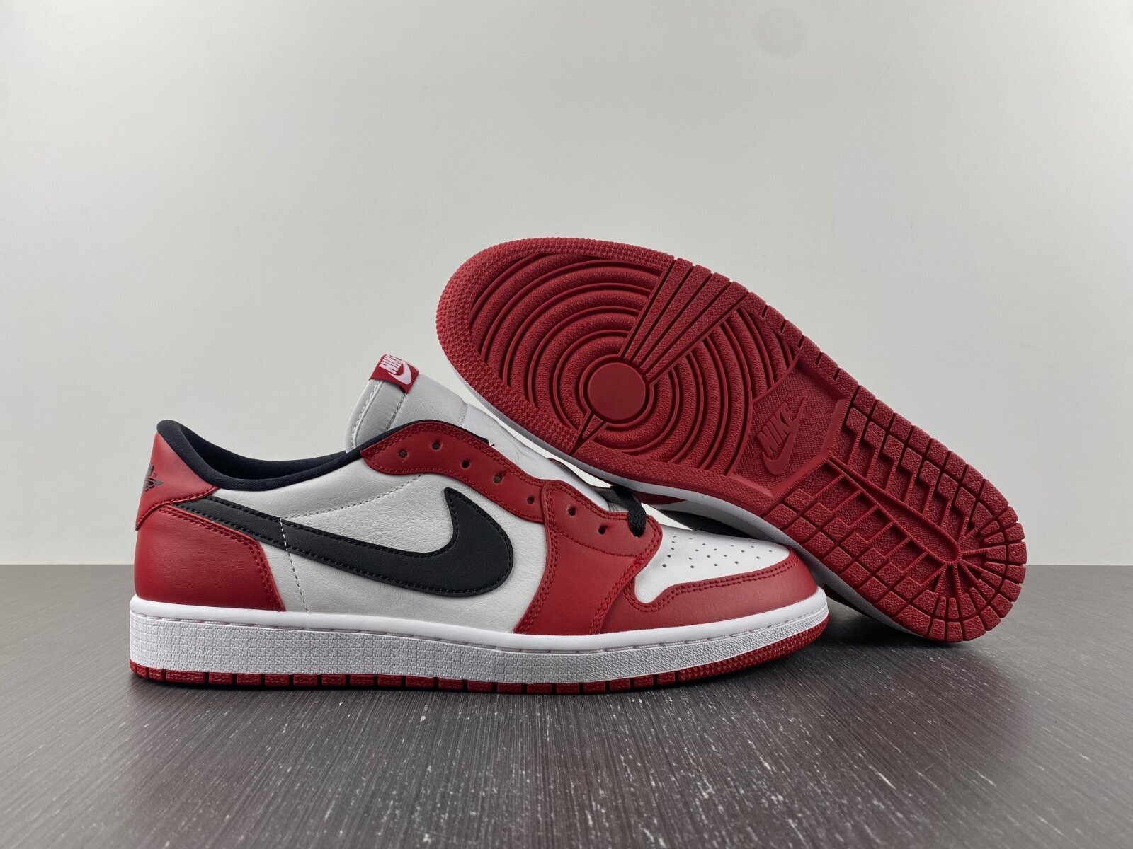 AJ1 Retro Low Chicago (2016) - Image 4