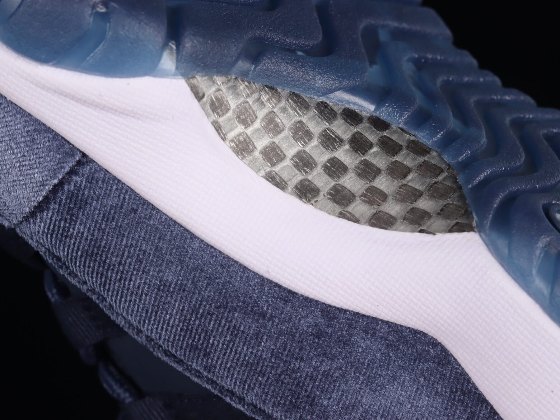 Women's AJ11 Midnight Navy - Image 4