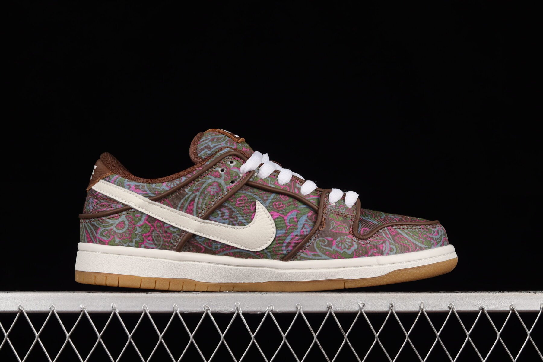 SB Dunk Low Pro Paisley Brown - Image 3