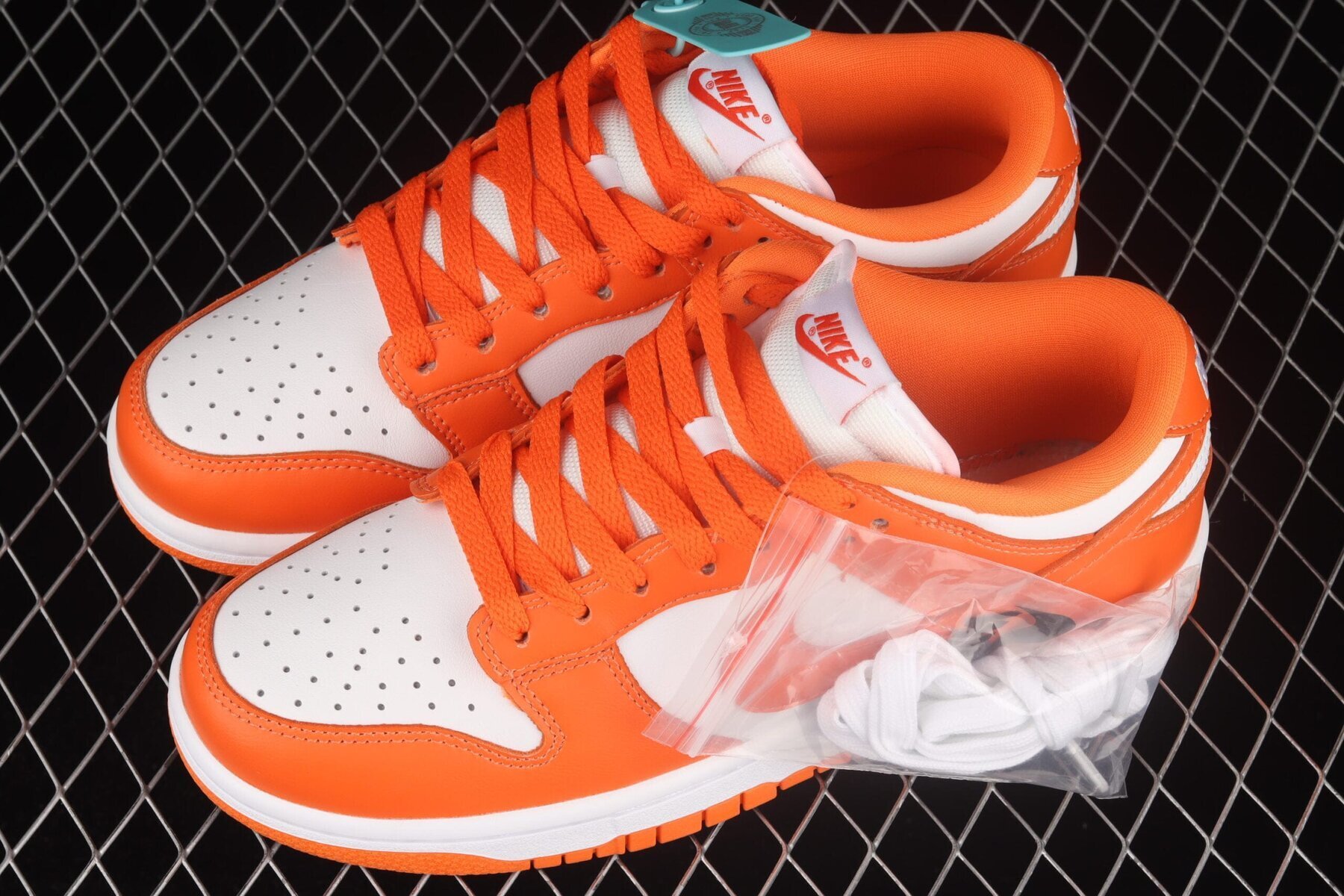 Dunk Low SP Syracuse (2020) - Image 9