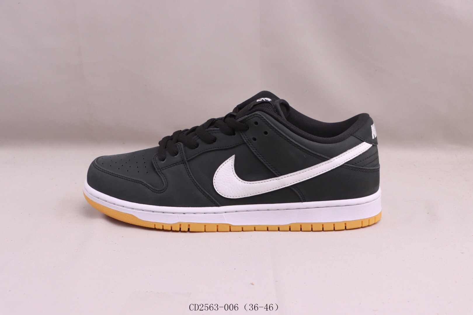 SB Dunk Low Pro Black Gum - Image 8