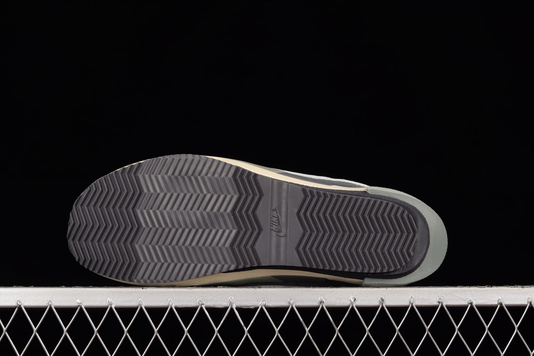 Sacai x Zoom Cortez 4.0 Dark Grey White Green - Image 6