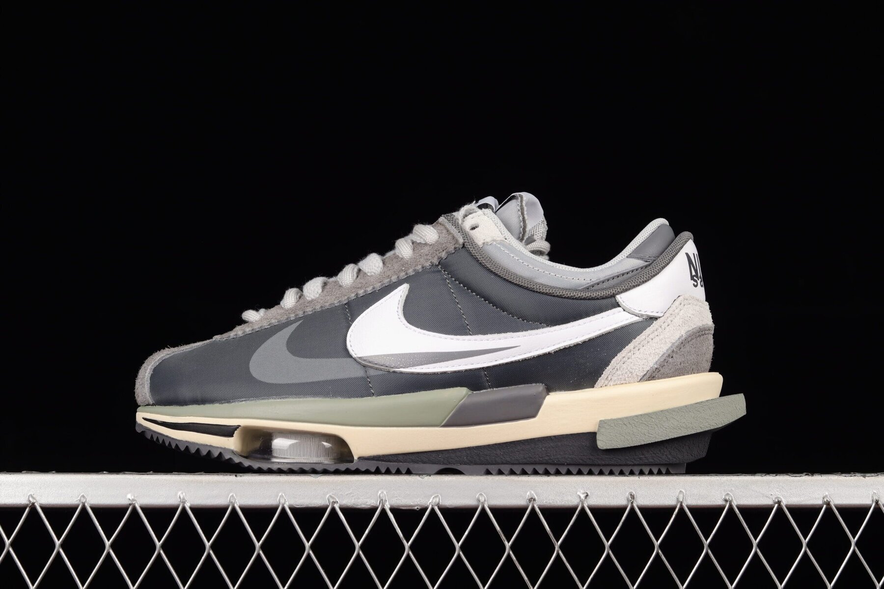 Sacai x Zoom Cortez 4.0 Dark Grey White Green - Image 7