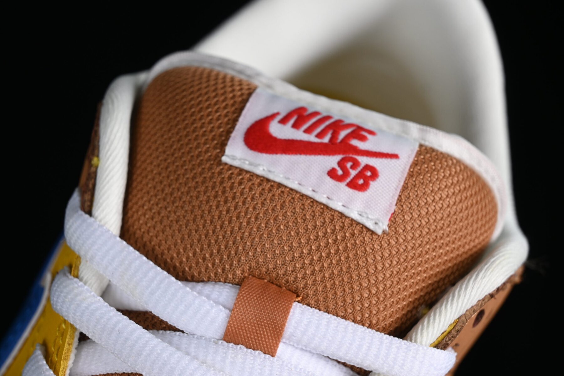 SB Dunk Low Newcastle Brown - Image 13