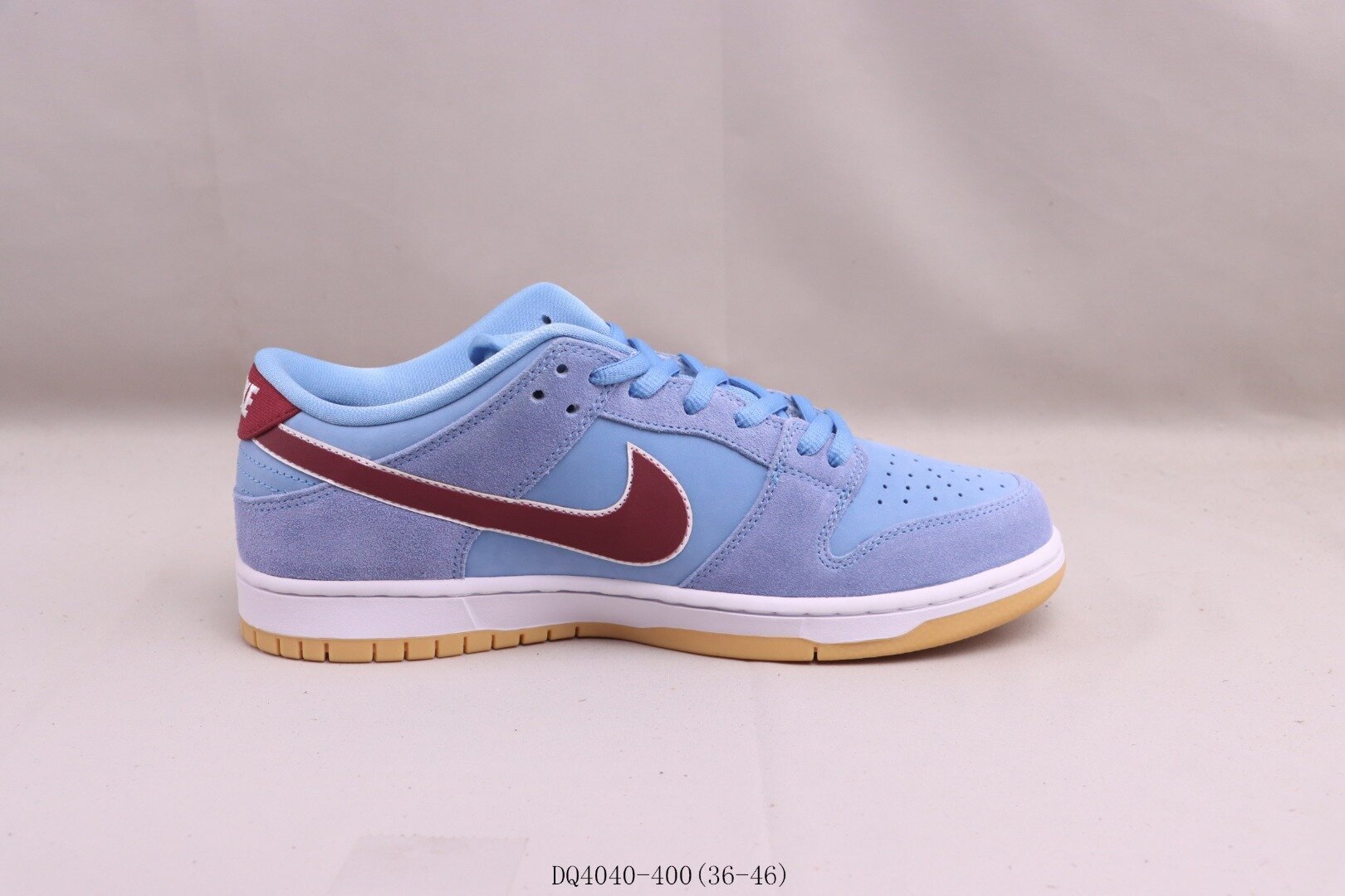 SB Dunk Low Philadelphia Phillies - Image 3
