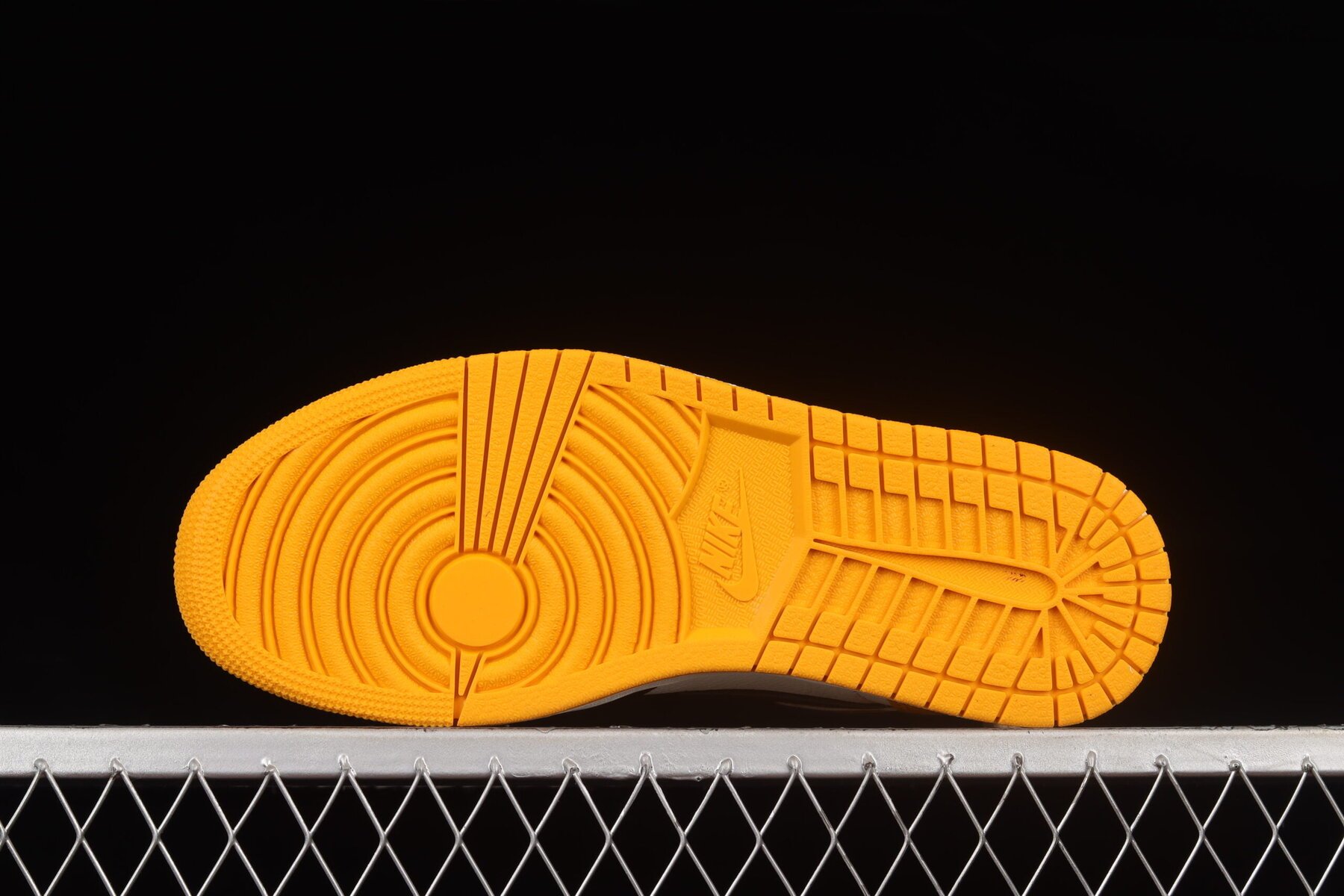 AJ1 High OG Taxi Yellow Toe - Image 6