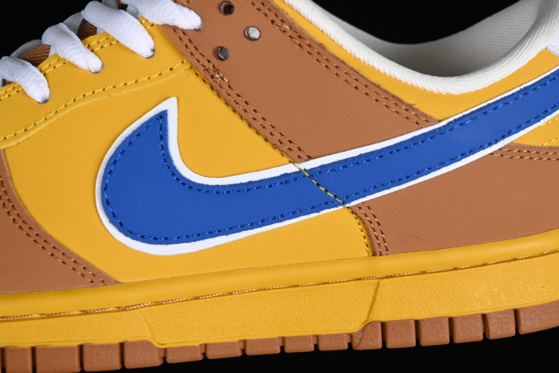 SB Dunk Low Newcastle Brown - Image 14
