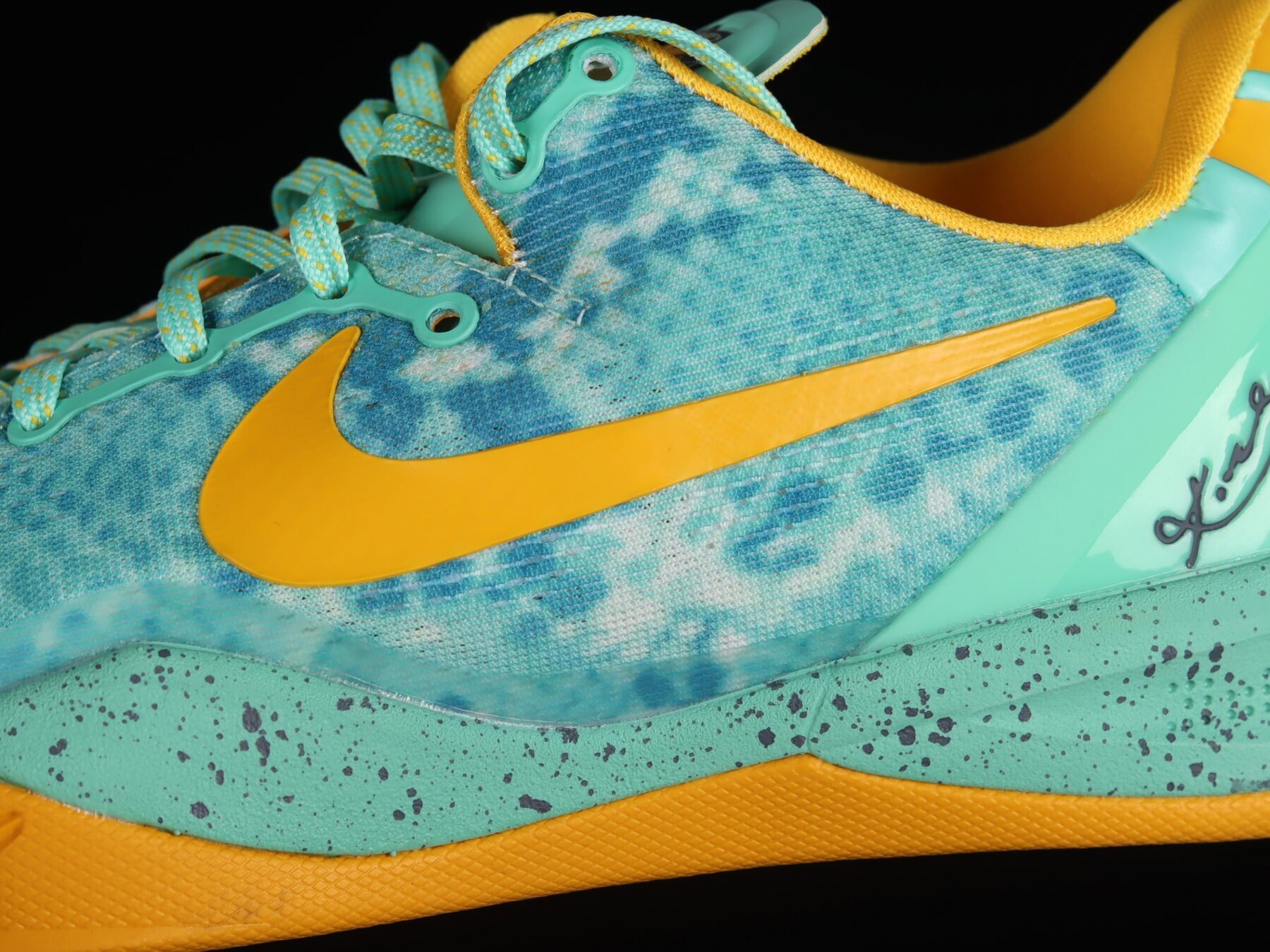 Kobe 8 System Green Glow Laser Orange - Image 10