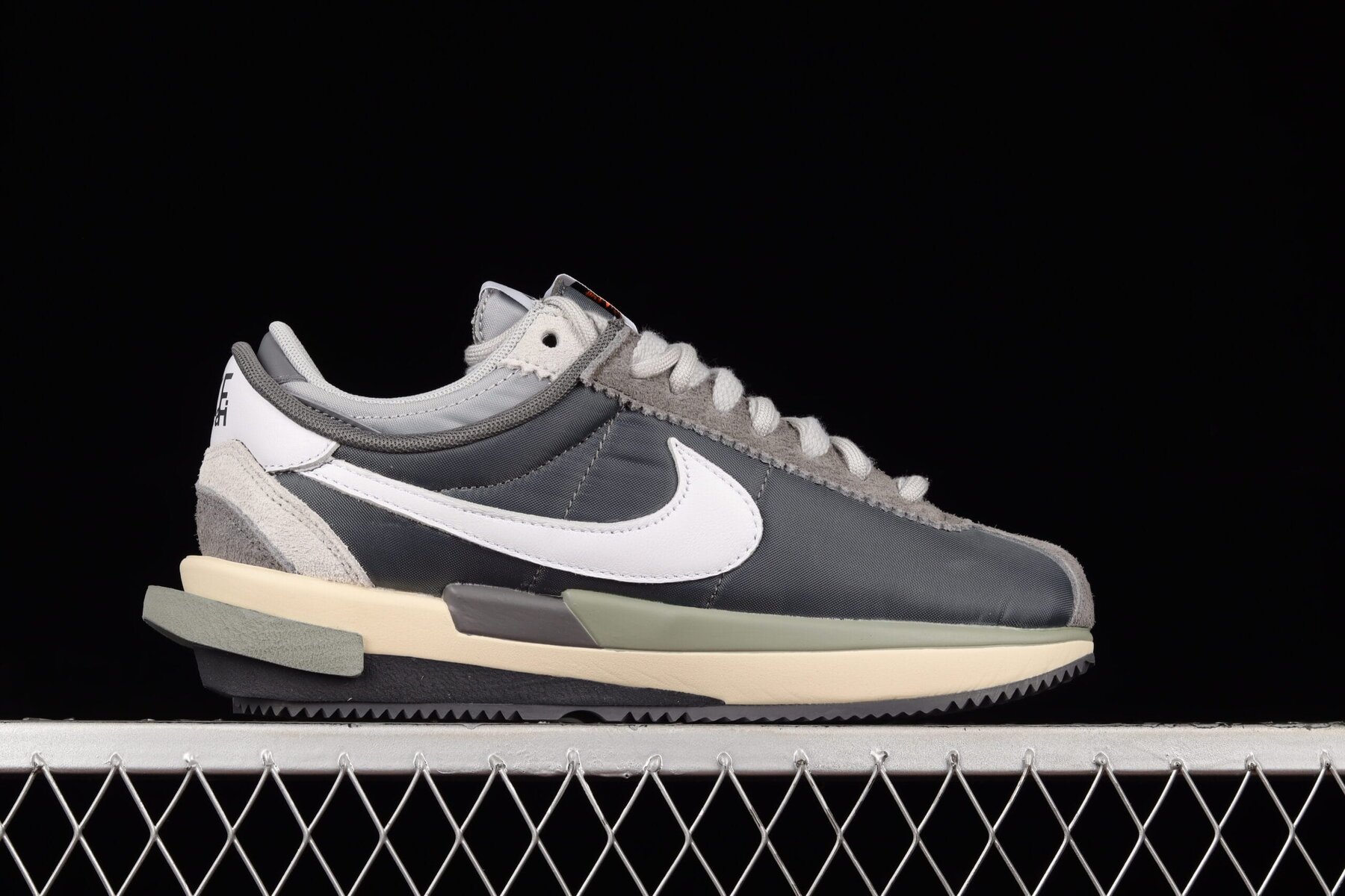 Sacai x Zoom Cortez 4.0 Dark Grey White Green - Image 3