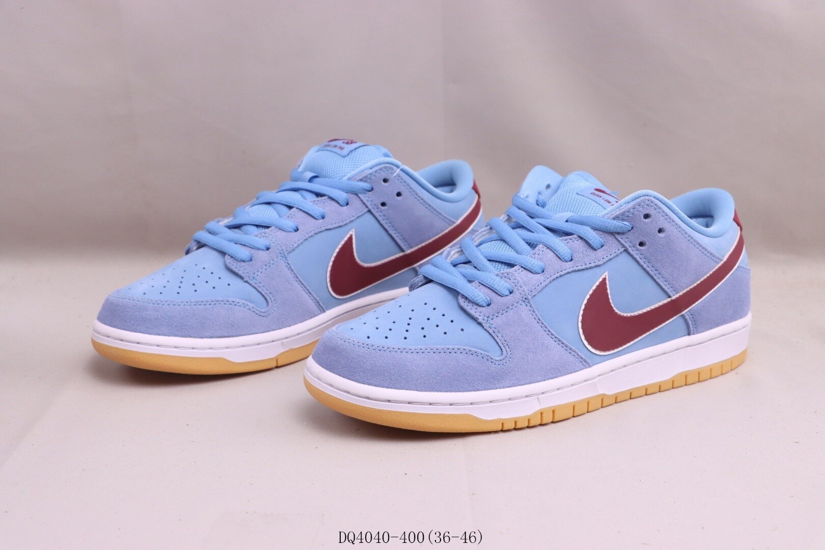 SB Dunk Low Philadelphia Phillies - Image 2