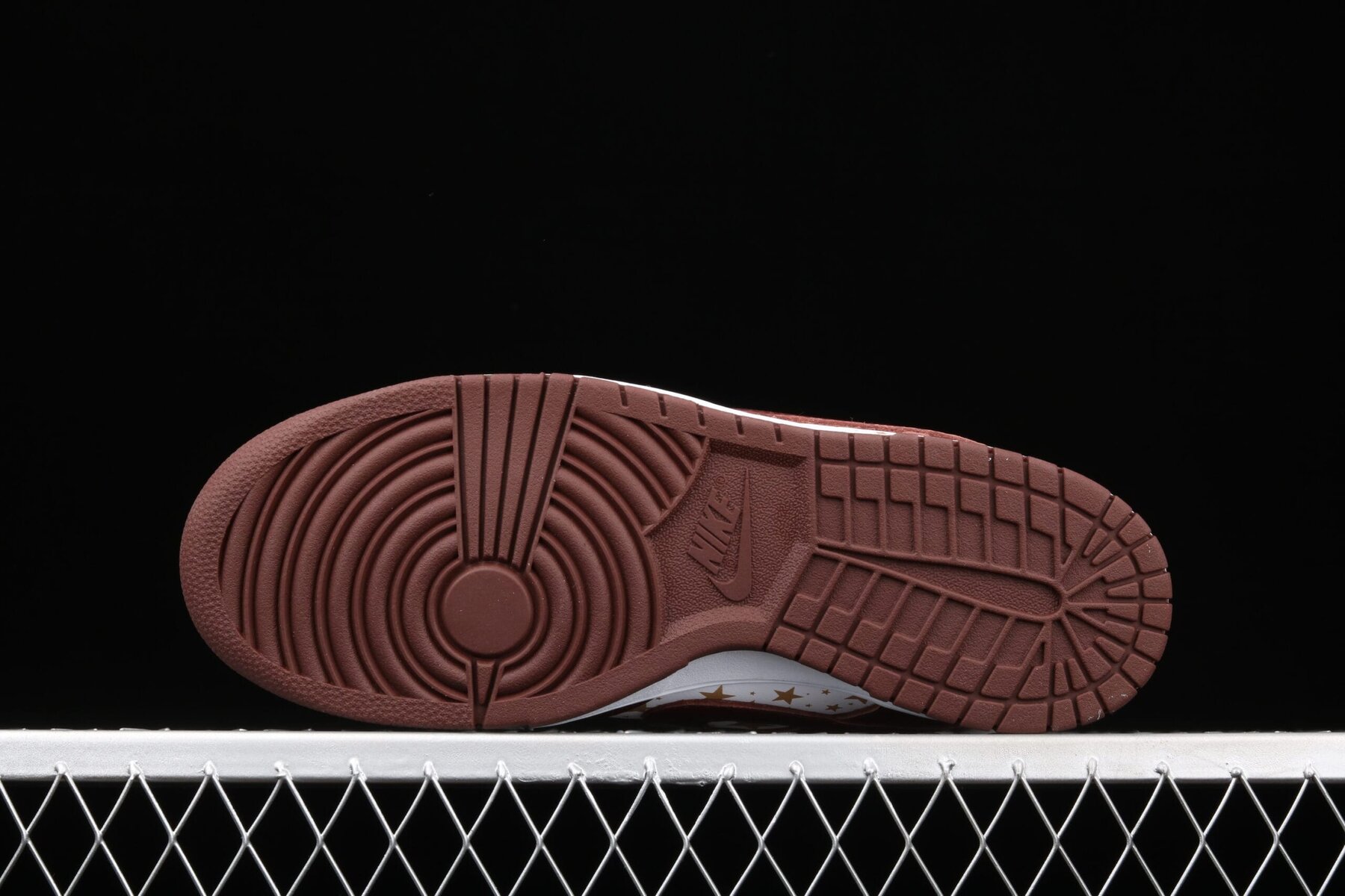 SB Dunk Low, Supreme Stars Barkroot Brown - Image 13