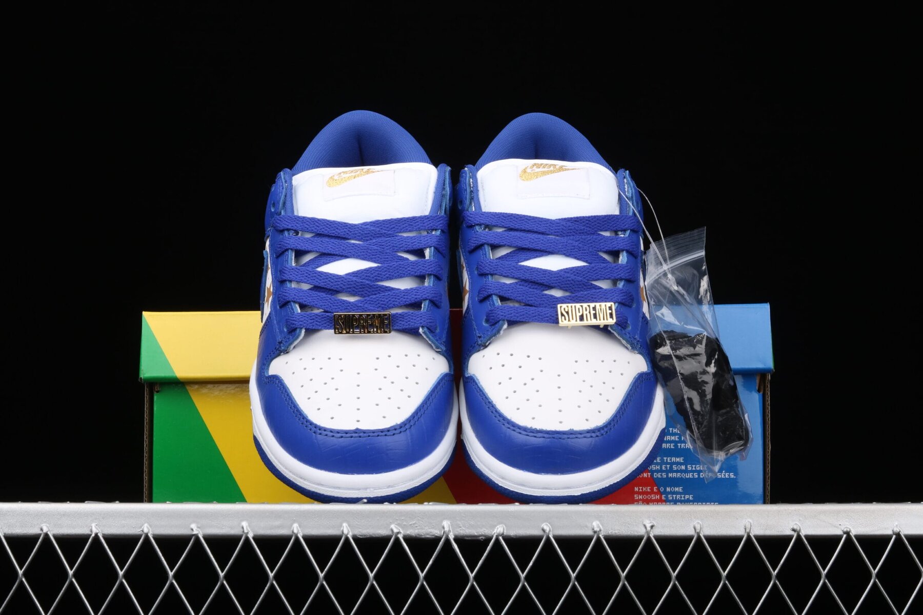 SB Dunk Low, Supreme Stars Hyper Royal - Image 12