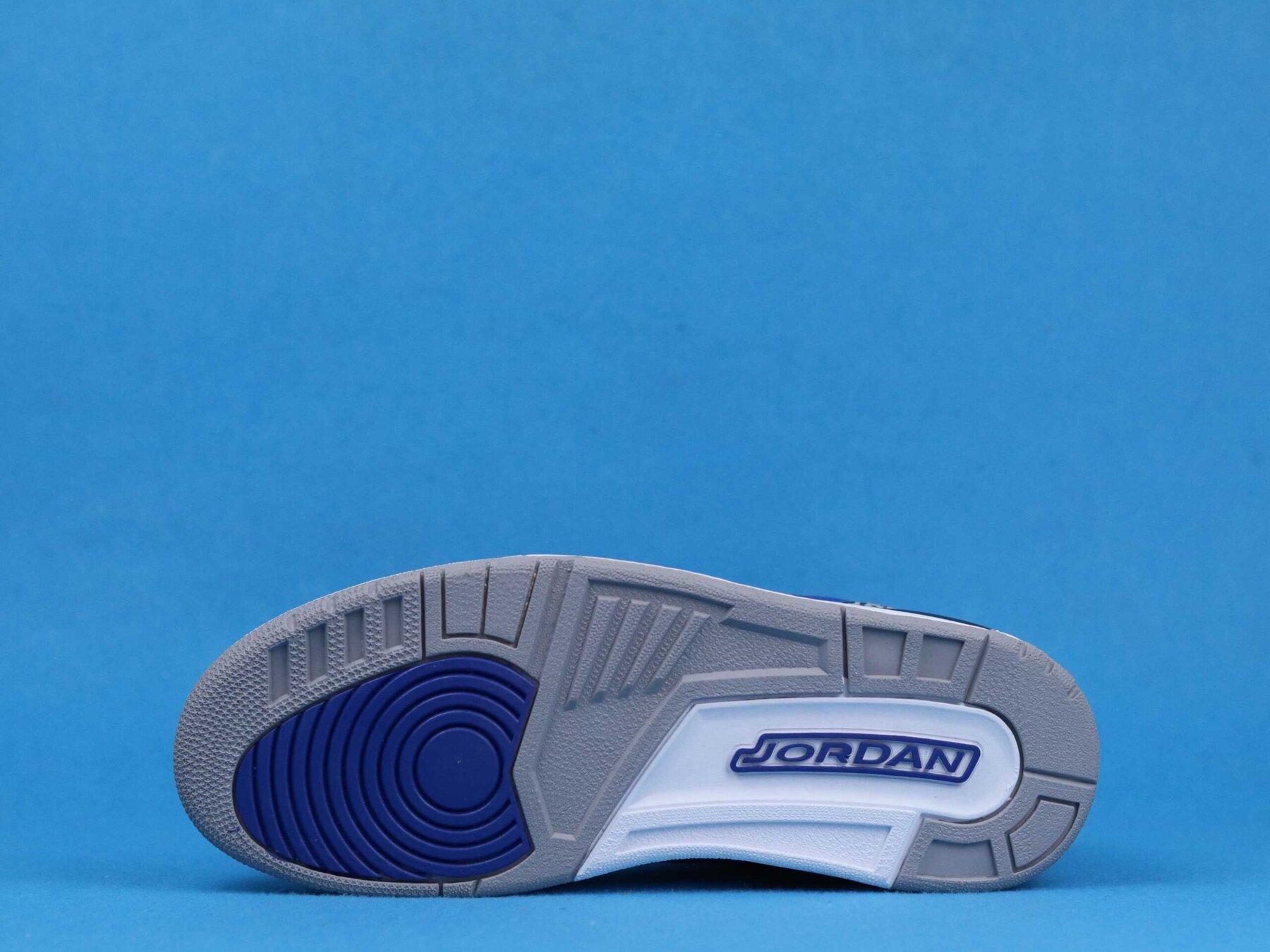AJ3 Retro Varsity Royal Cement - Image 5