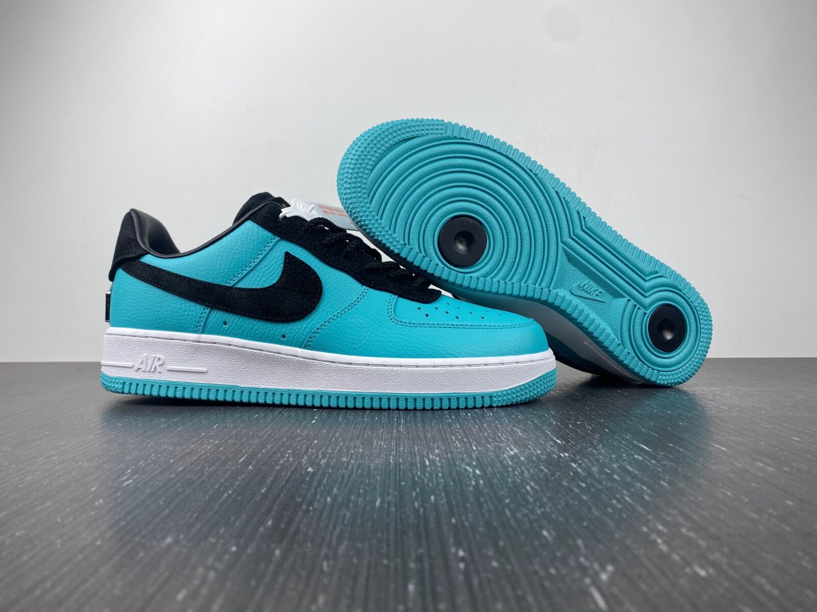 Tiffany & Co. x Air Force 1 Friends and Family - Image 19