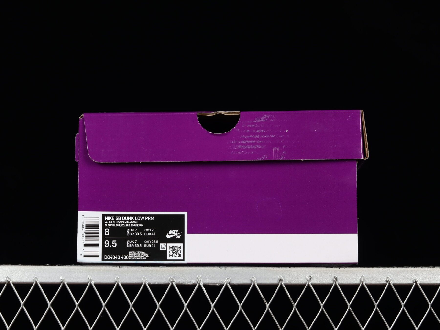 SB Dunk Low Philadelphia Phillies - Image 11