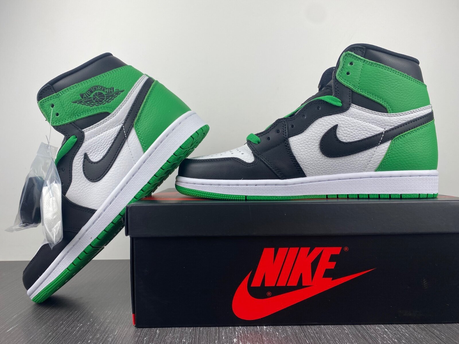 AJ1 High "Lucky Green" - Image 2