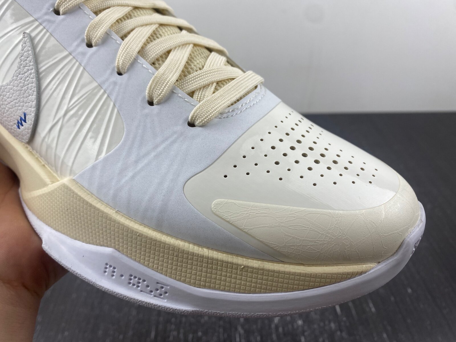 Off-White x Kobe 5 Protro Custom White - Image 17
