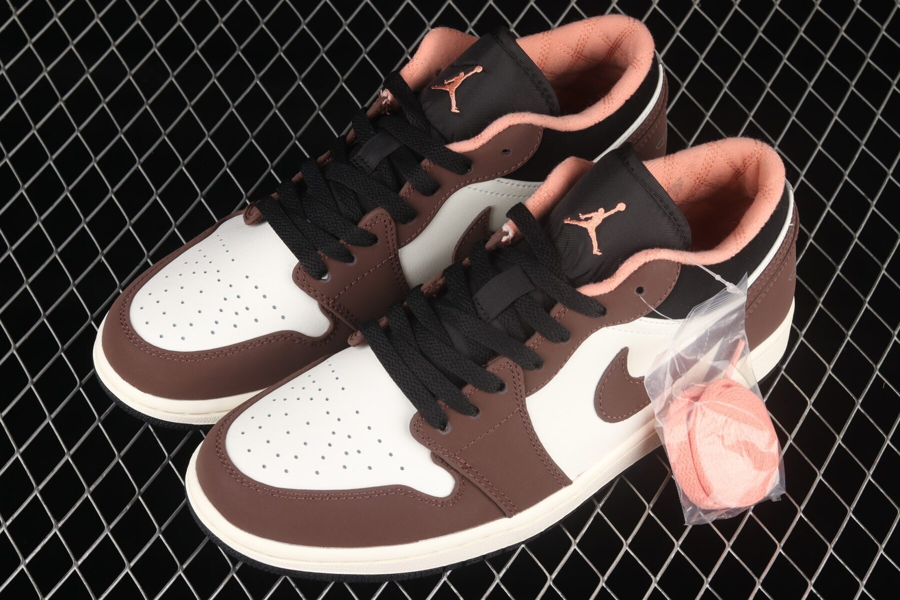 AJ1 Low Mocha - Image 12