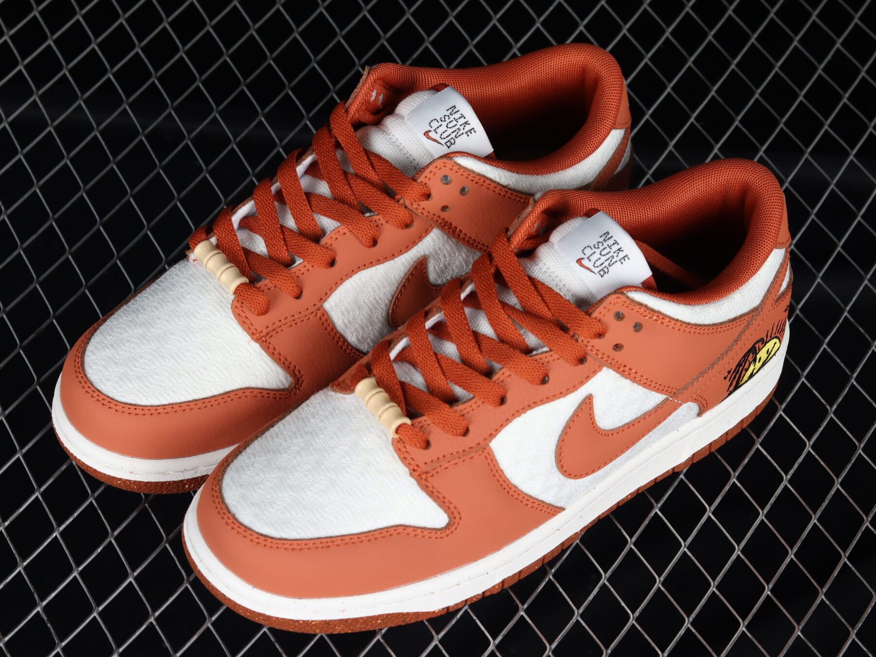 Dunk Low Retro, Sun Club Burn Sunrise (W) - Image 10