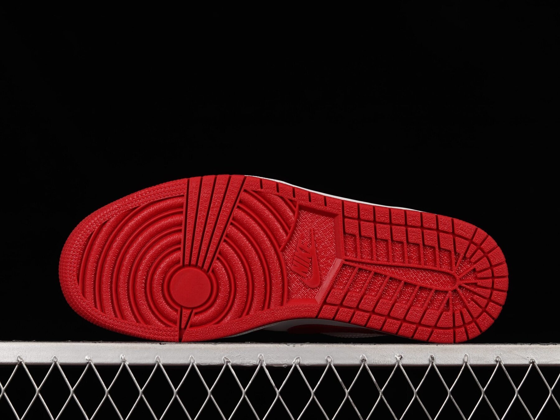 AJ1 Low, Bulls - Image 5
