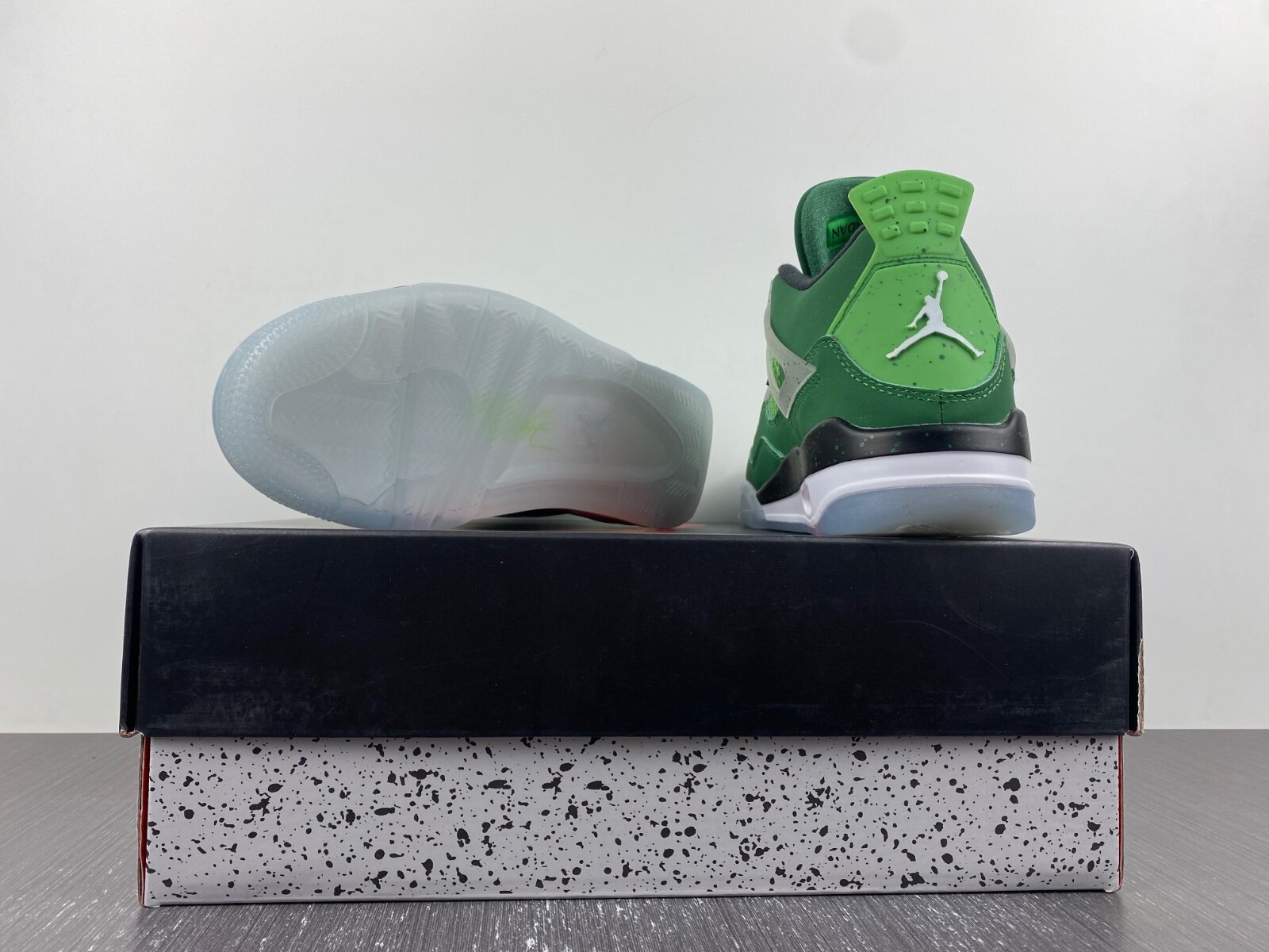 AJ4 Retro Wahlburgers - Image 18