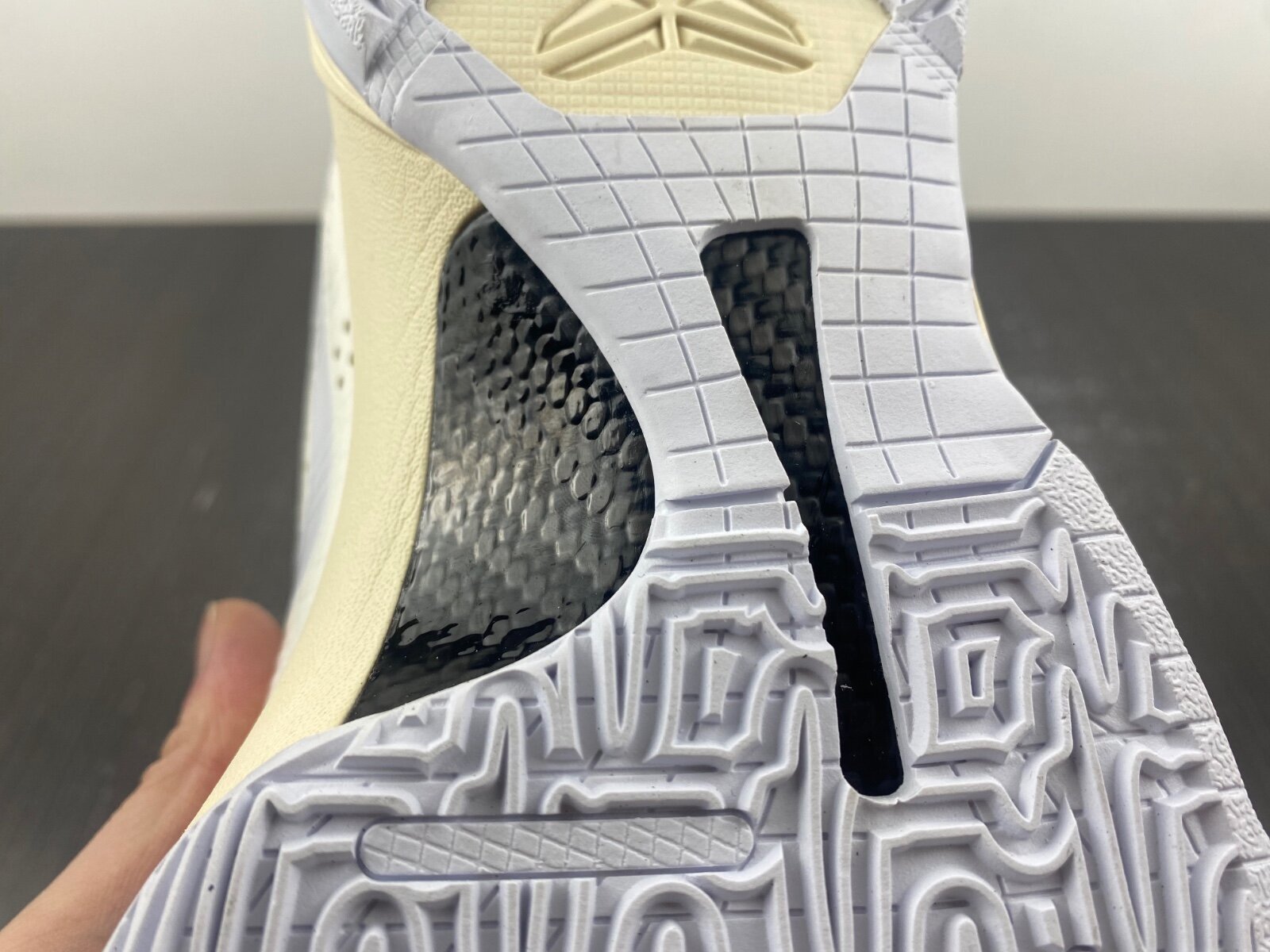 Off-White x Kobe 5 Protro Custom White - Image 18