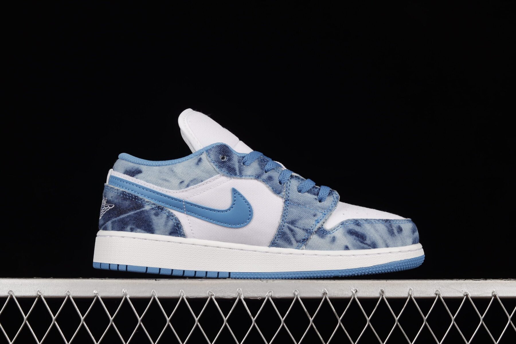 AJ1 Low, Washed Denim - Image 3