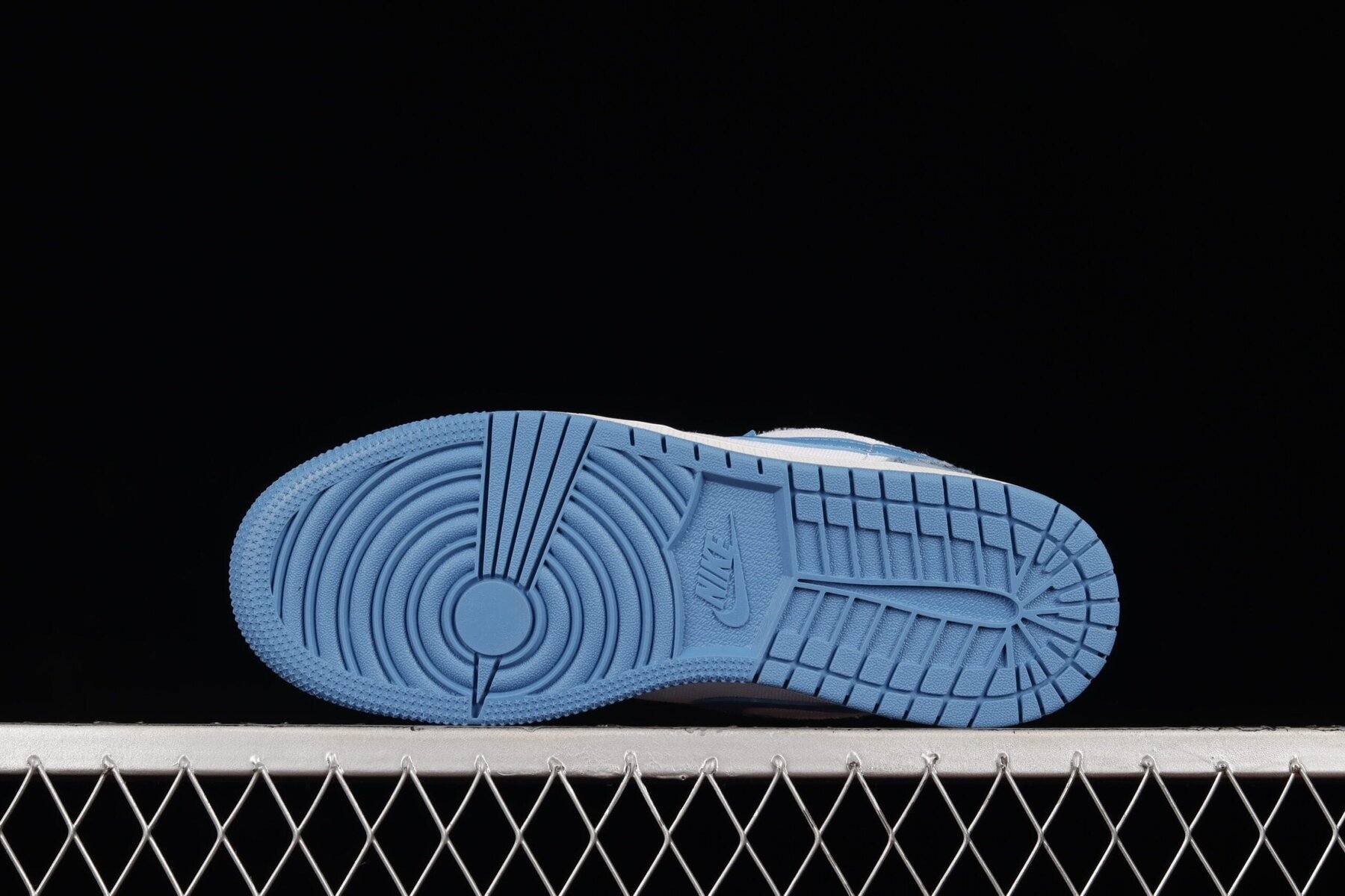 AJ1 Low, Washed Denim - Image 10