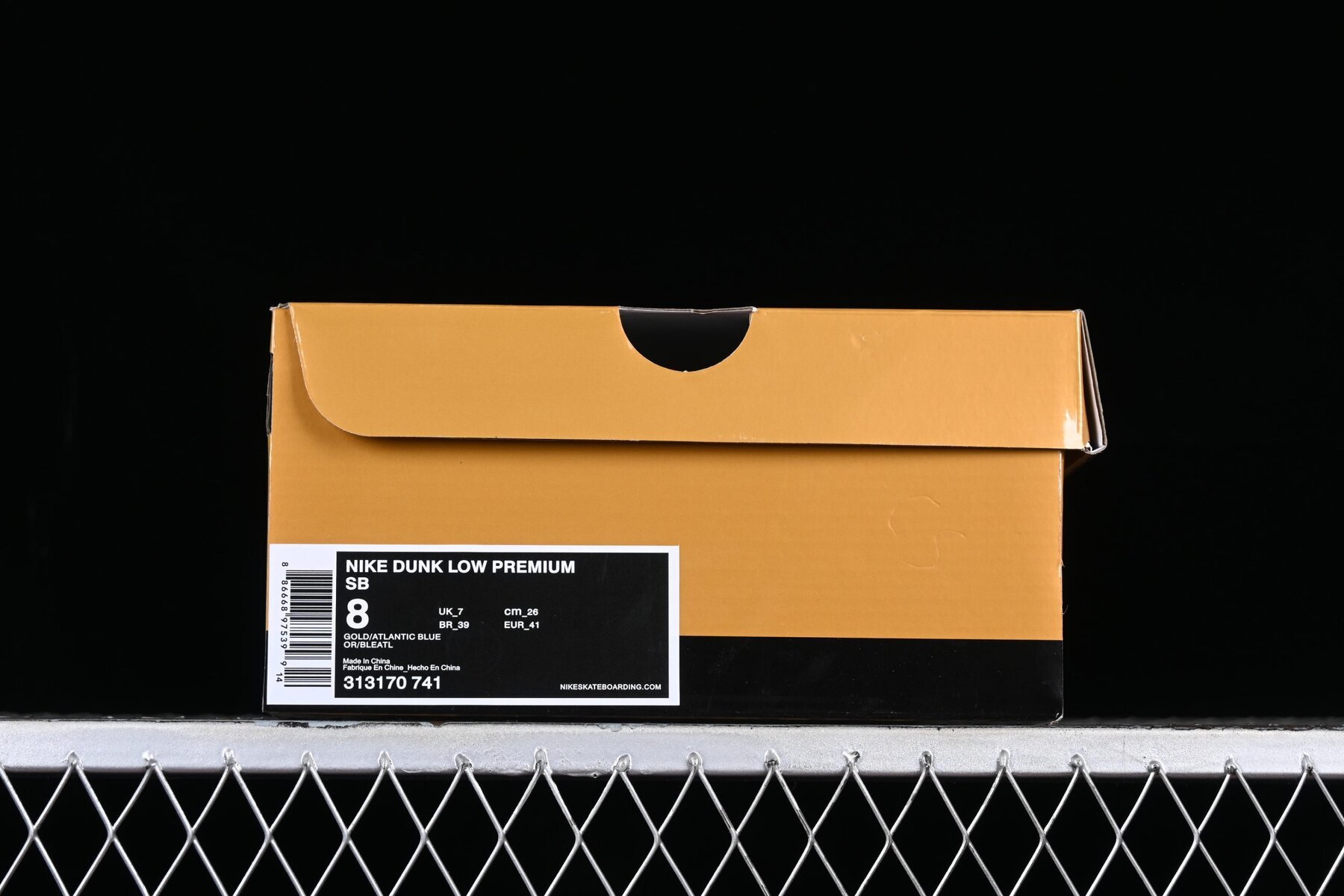 SB Dunk Low Newcastle Brown - Image 16