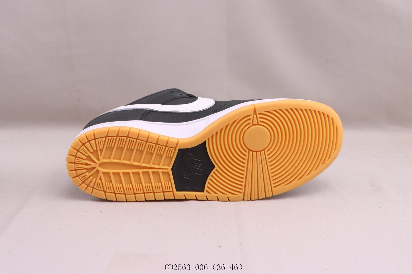 SB Dunk Low Pro Black Gum - Image 9