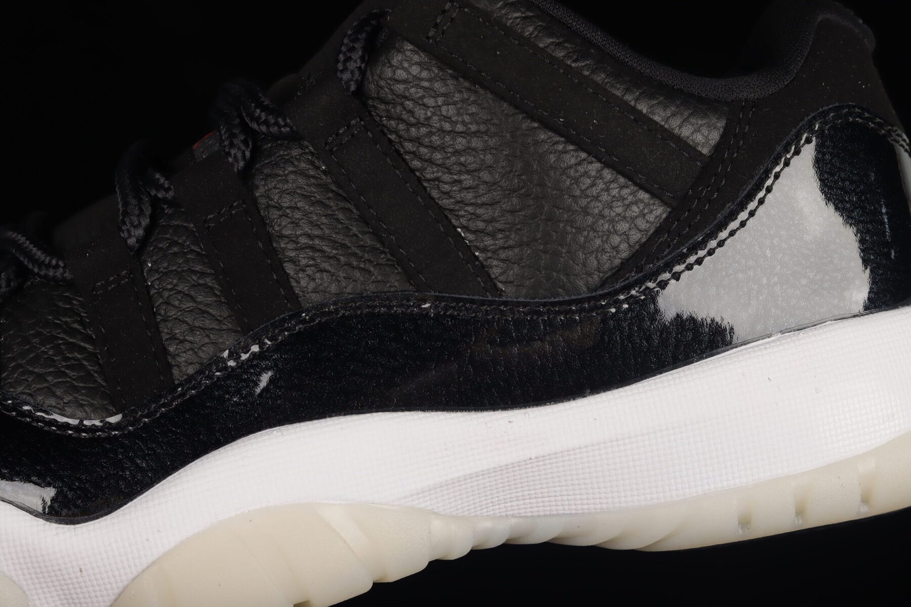 AJ11 Retro Low 72-10, Black/White/Sail/Gym Red - Image 6