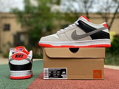 SB Dunk Low Infrared Orange - Image 5
