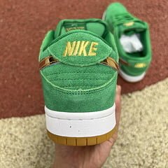 SB Dunk Low Pro St. Patrick's Day (2022) - Image 4