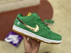 SB Dunk Low Pro St. Patrick's Day (2022) - Image 11