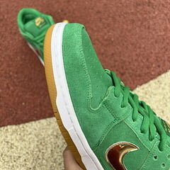 SB Dunk Low Pro St. Patrick's Day (2022) - Image 8