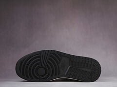 AJ1 Retro High OG Hand - Image 3