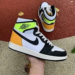 AJ1 University Gold - Image 8
